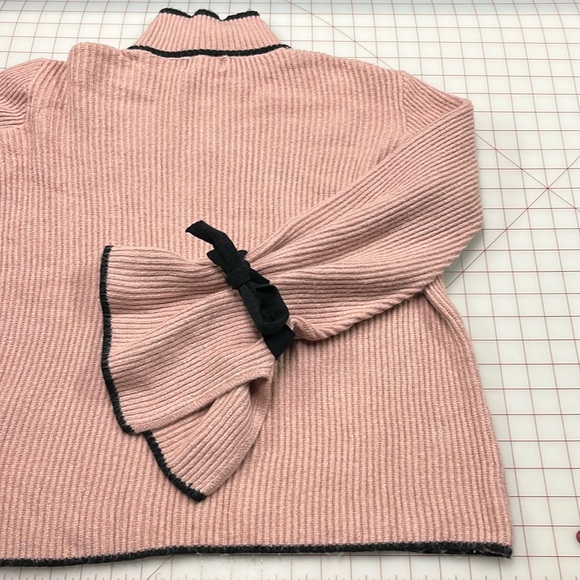 THYME & HONEY NWT Pink/Black Bow Ruffle Cuff Mock Neck Boho/Cottage Sweater S - Picture 8 of 15